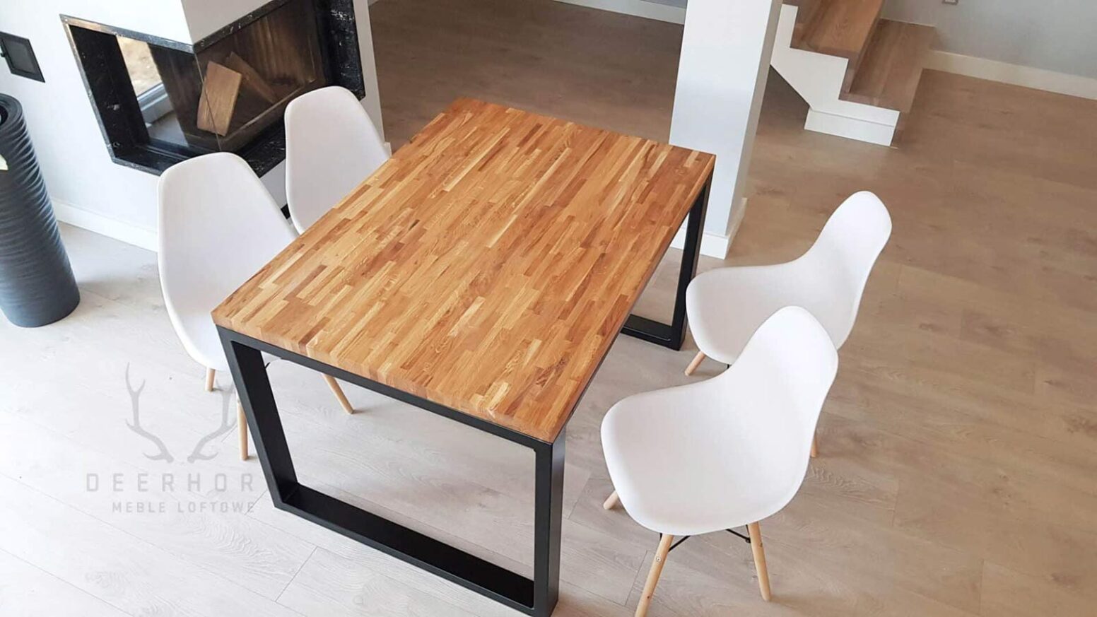 table_loft stůl v podkroví