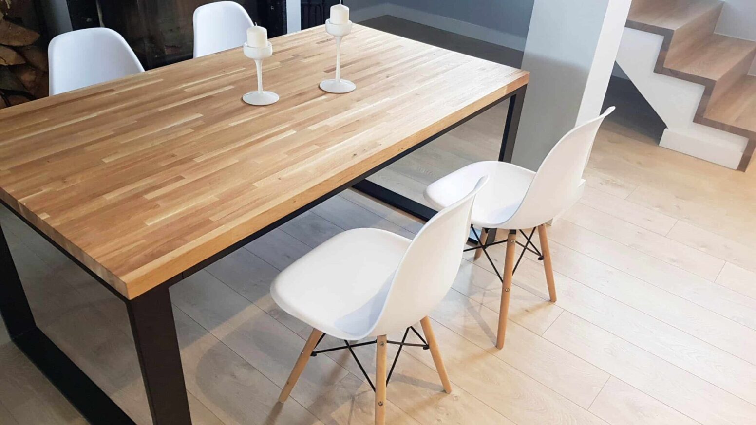 table_with_debate_tablet table_with_debate_tablet