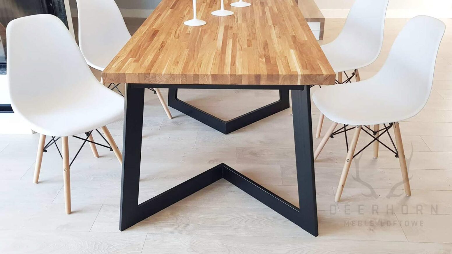 table_loft stůl v podkroví