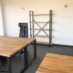 podkrovní kancelářská knihovna