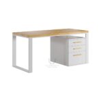 bílý stůl s dřevěnou deskou