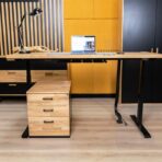 Nábytek z přírodního dřeva pro moderní interiér