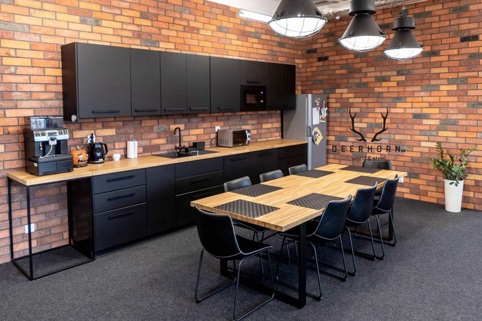 table_with_debate_countertop_loft Stůl s dubovou deskou