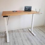 stůl s elektrickým nastavením výšky