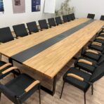 konferenční stůl
