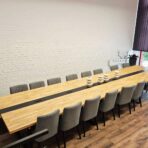 konferenční_stůl_18_lidí