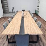 konferenční stůl s průchodkami