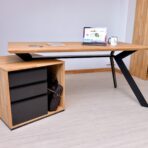 stůl s podseknutou deskou