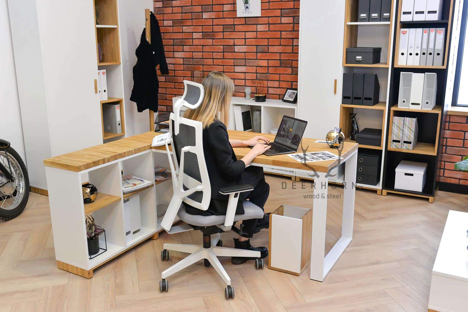 fashionable_narrow_desk módní rohový stůl