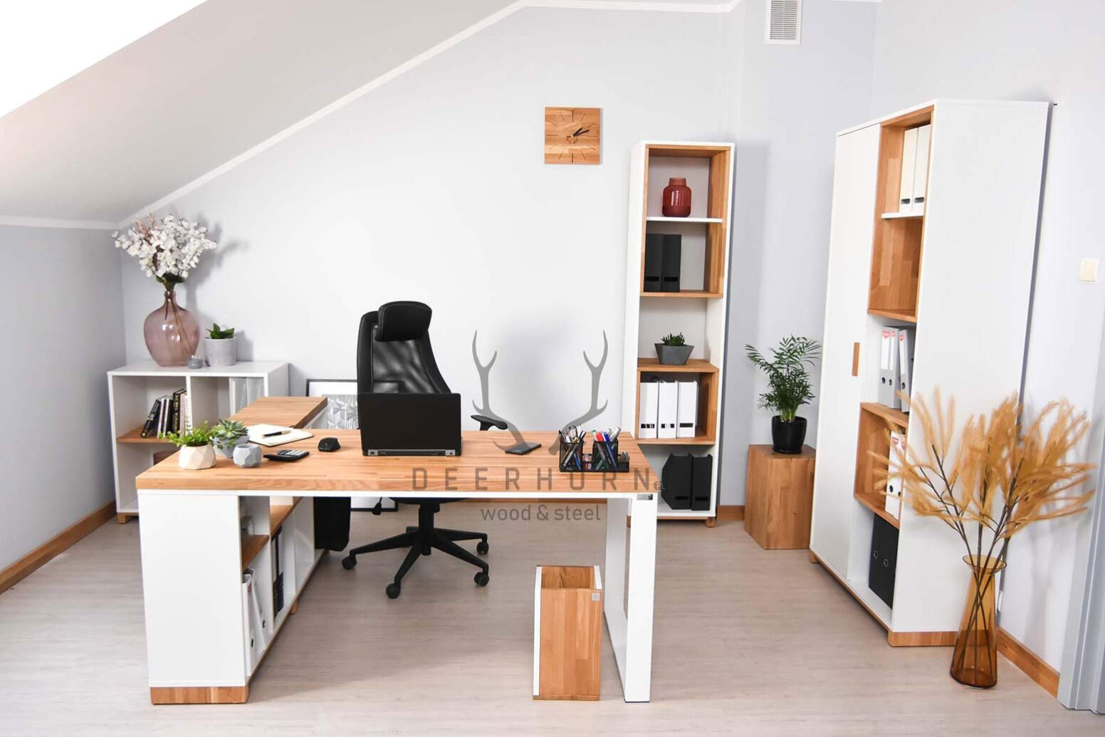 log_furniture_for_office bílý kancelářský nábytek