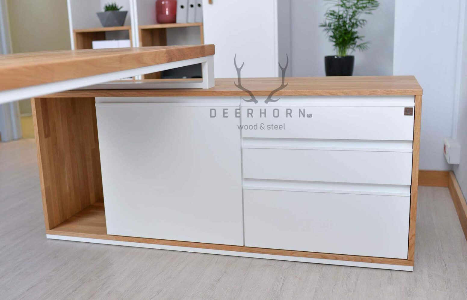 desk_white_with_drawers bílé burko se zásuvkami