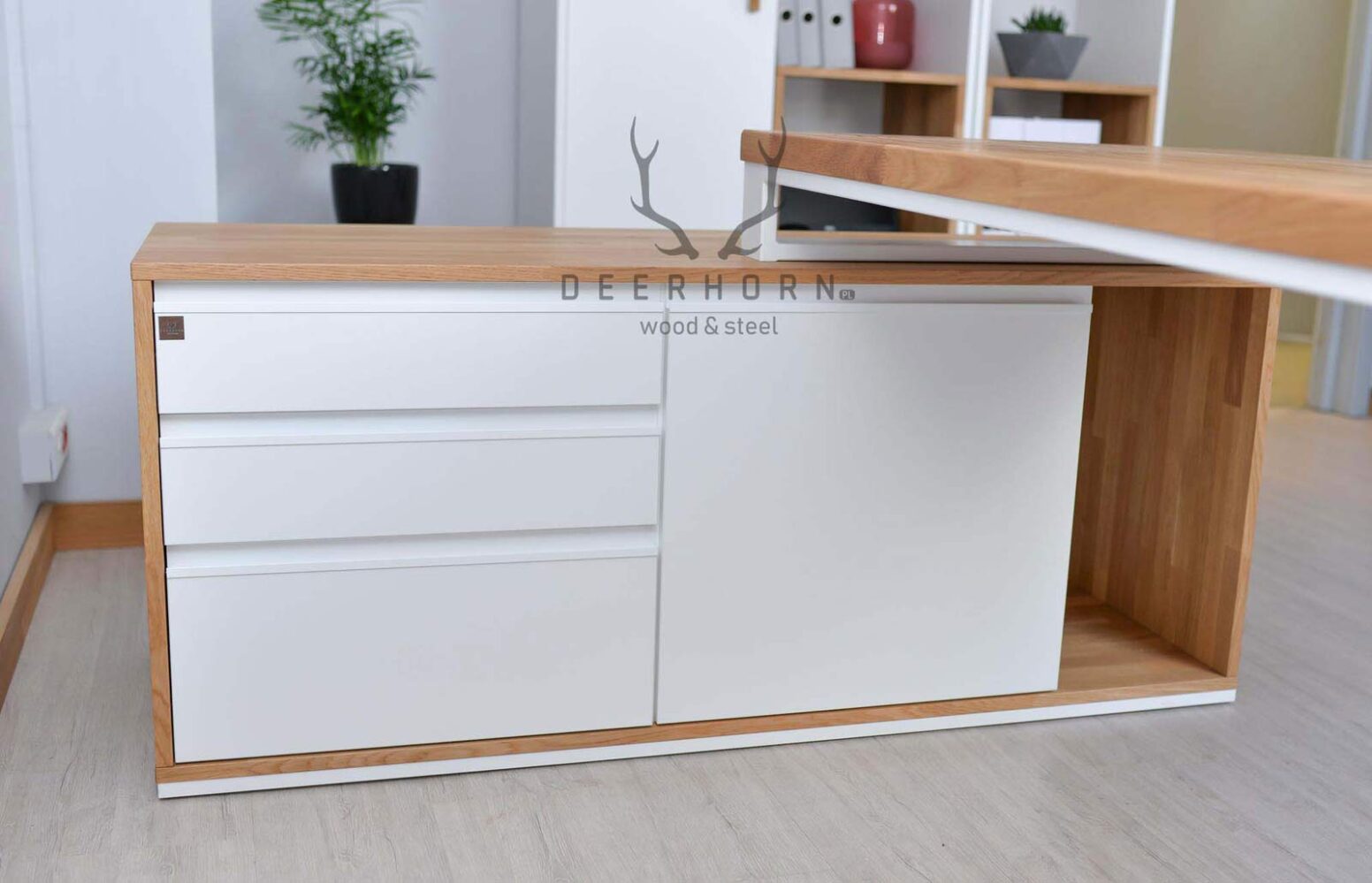 desk_with_drawers psací stůl se zásuvkami