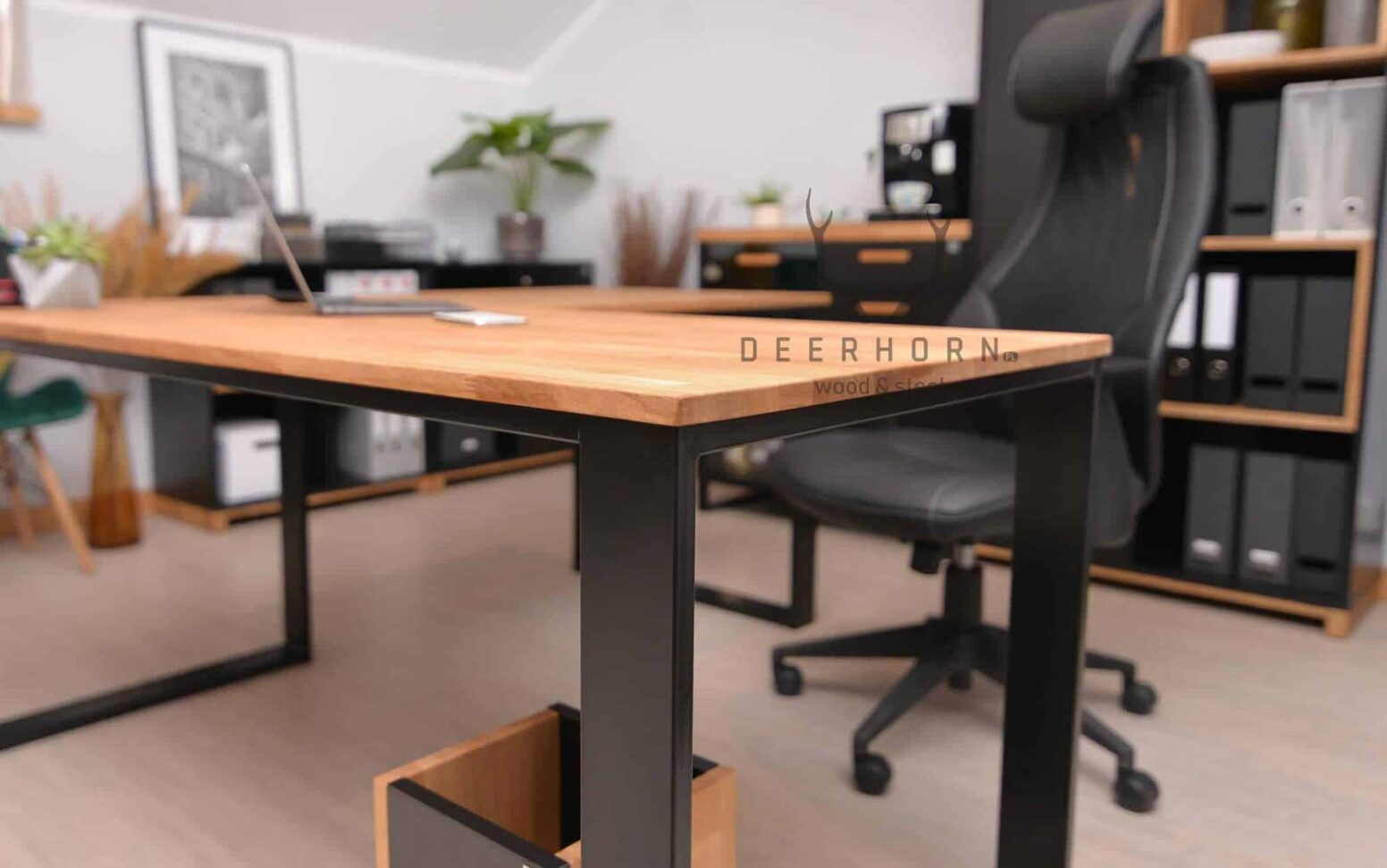 desk_slim_deerhorn štíhlý psací stůl s jelenem