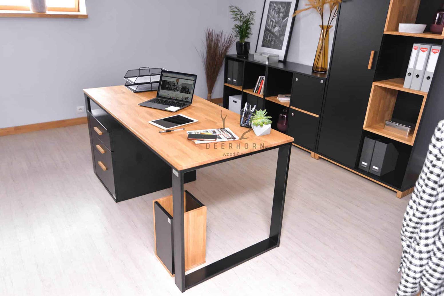 desk_with_drawers psací stůl se zásuvkami