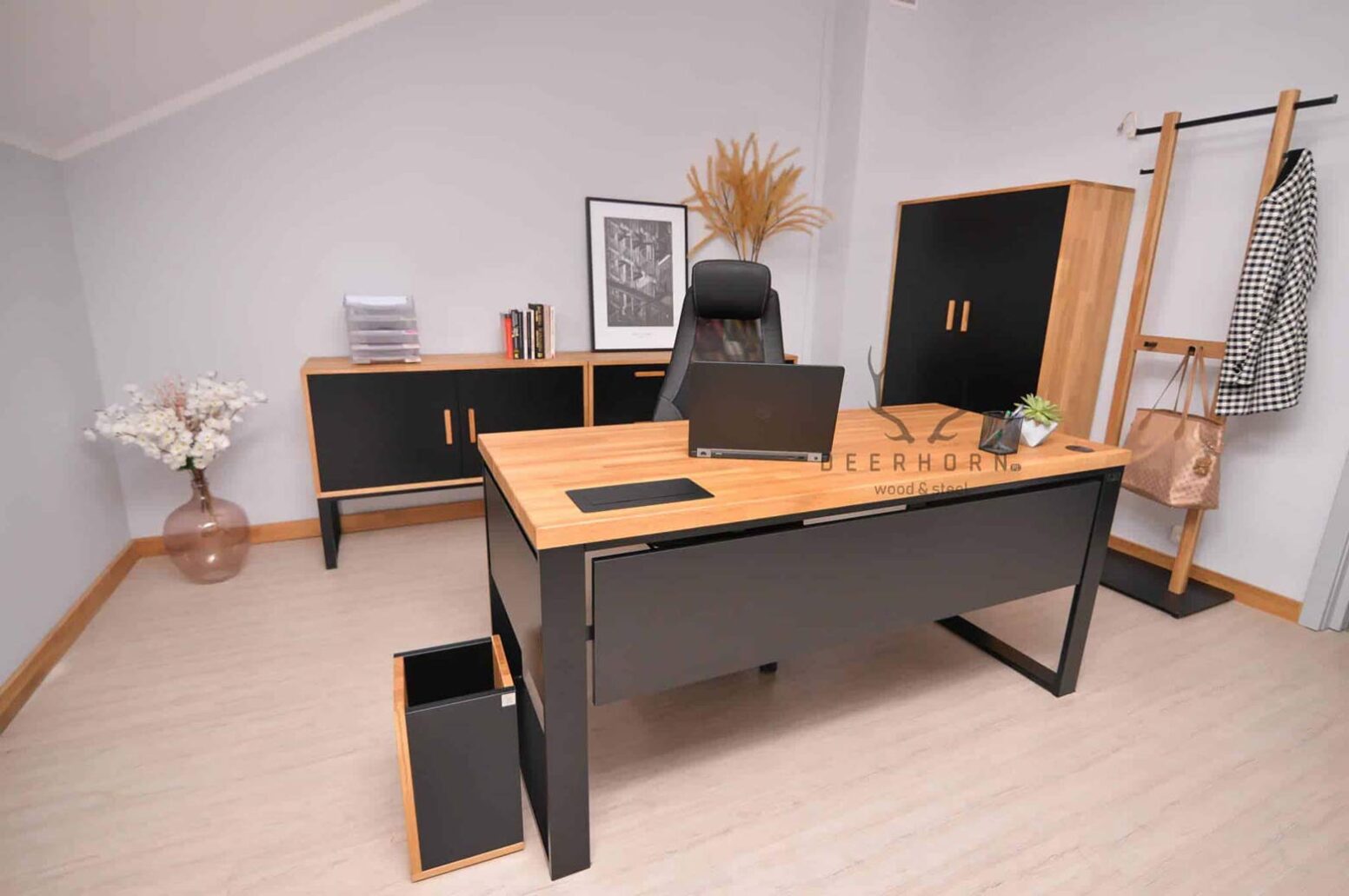 loft_furniture_office kancelářský nábytek v podkroví