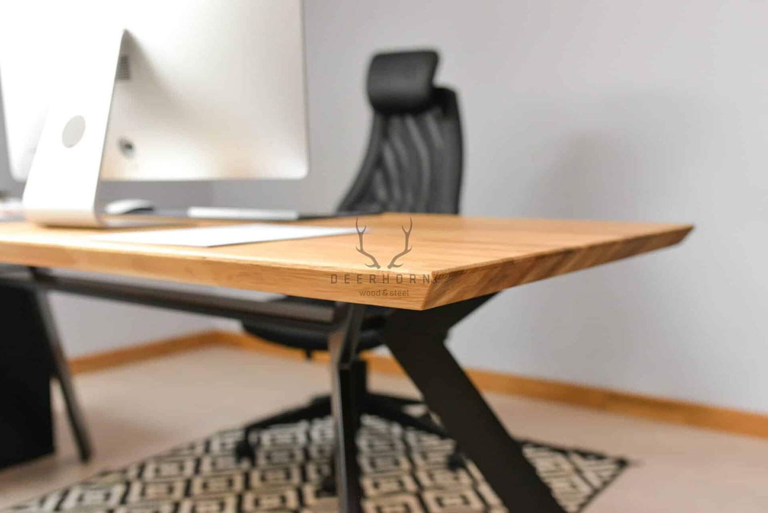 desk_premium_loft Prémiový stůl v podkroví