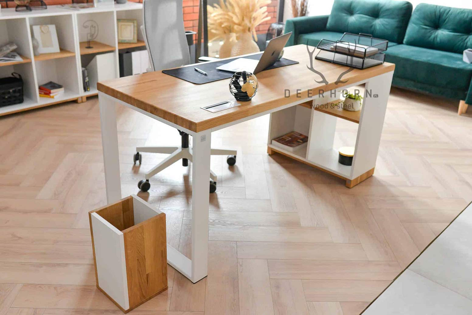 biale_desk_loft bílý stůl v podkroví