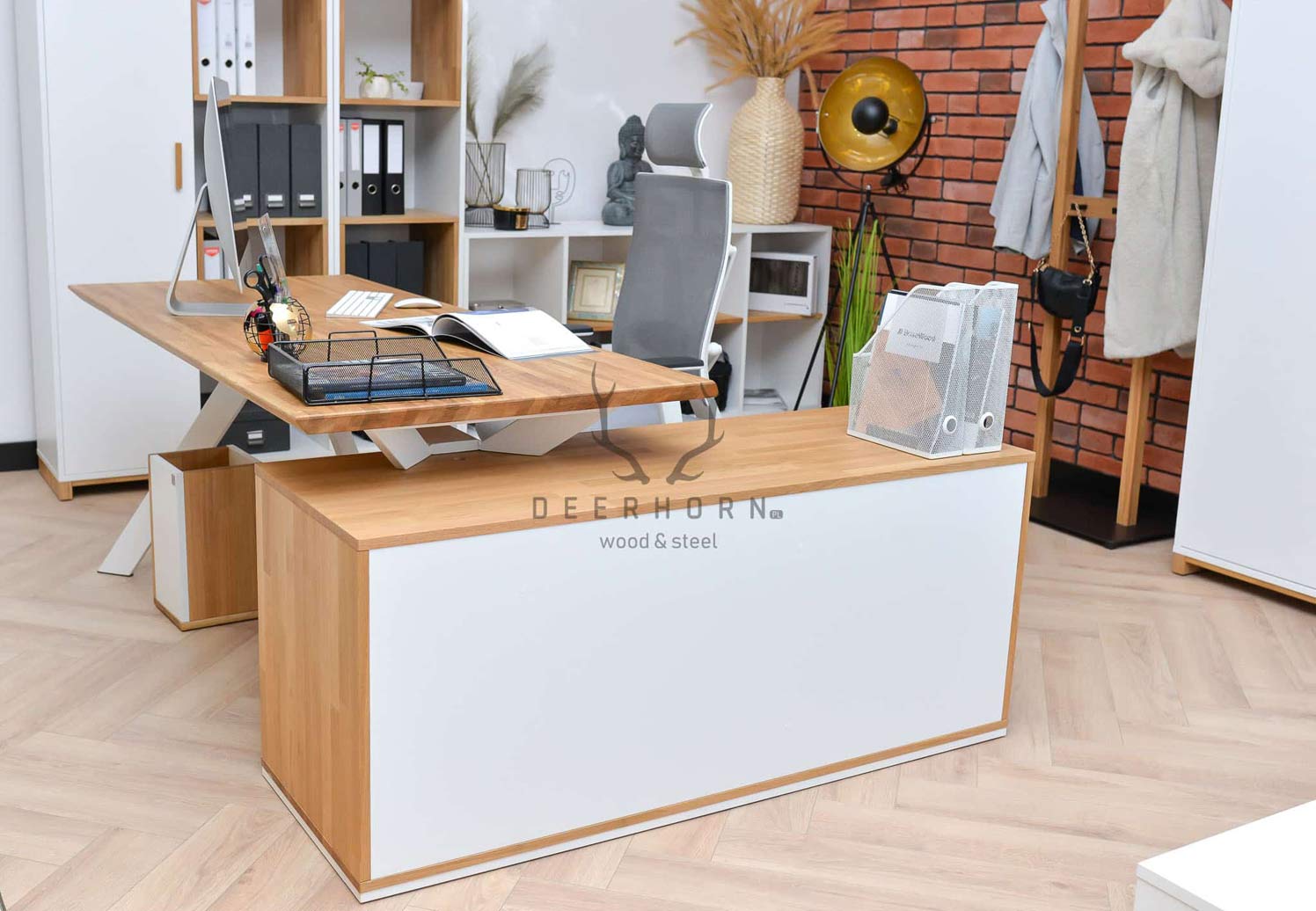 white_measures_for_the_office bílý nábytek do pracovny