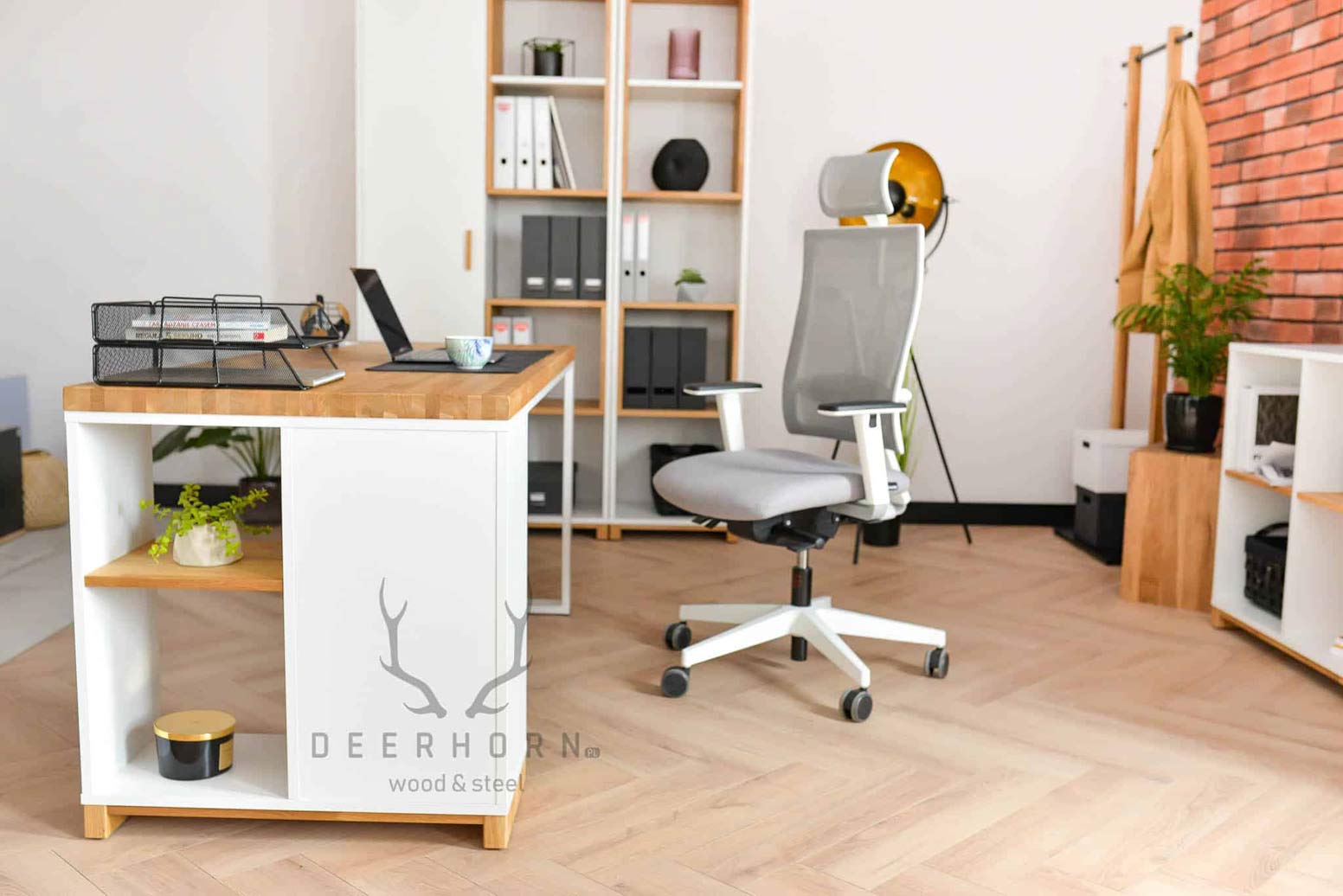 desk_for_women stůl pro ženu