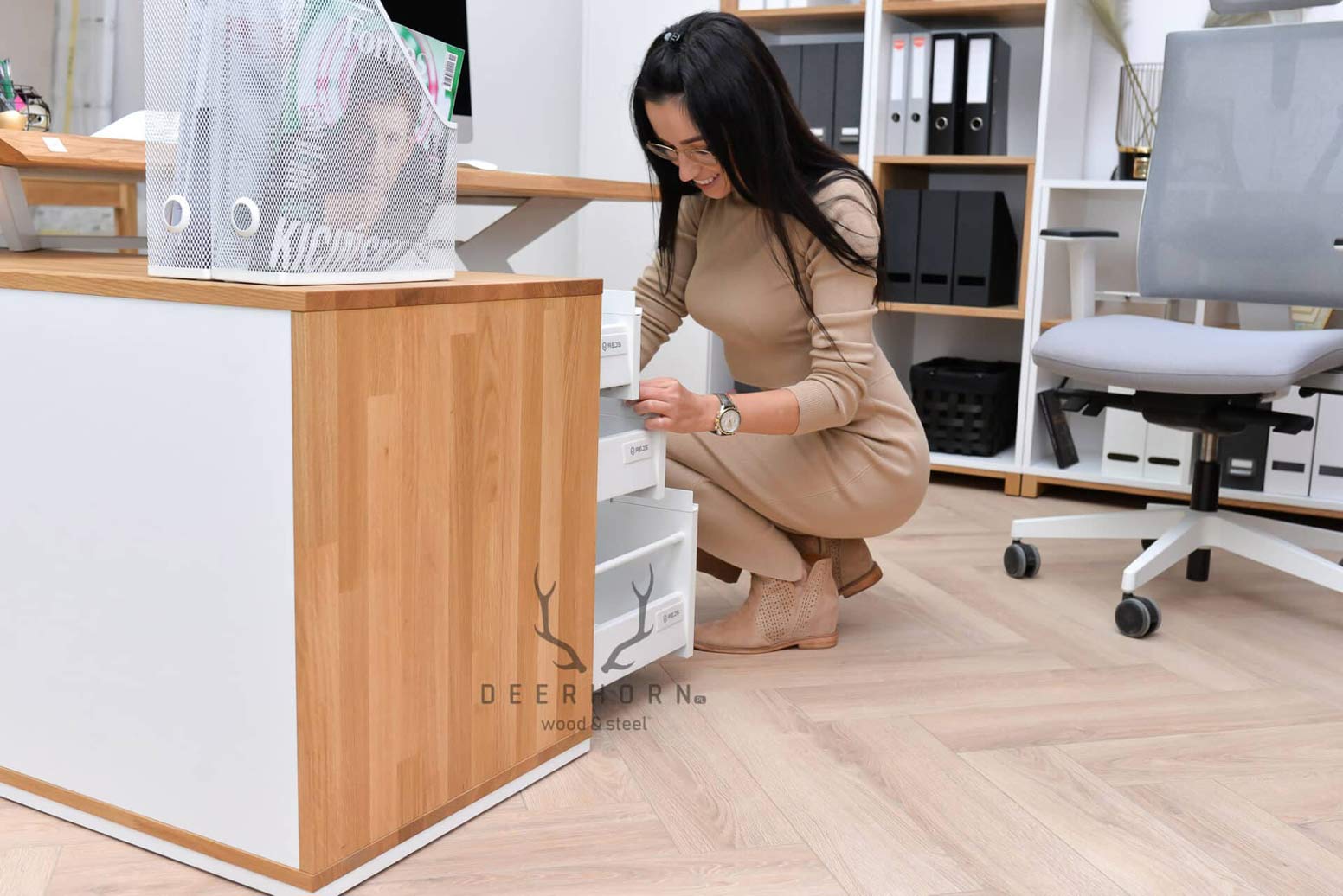 desk_female stůl pro ženy