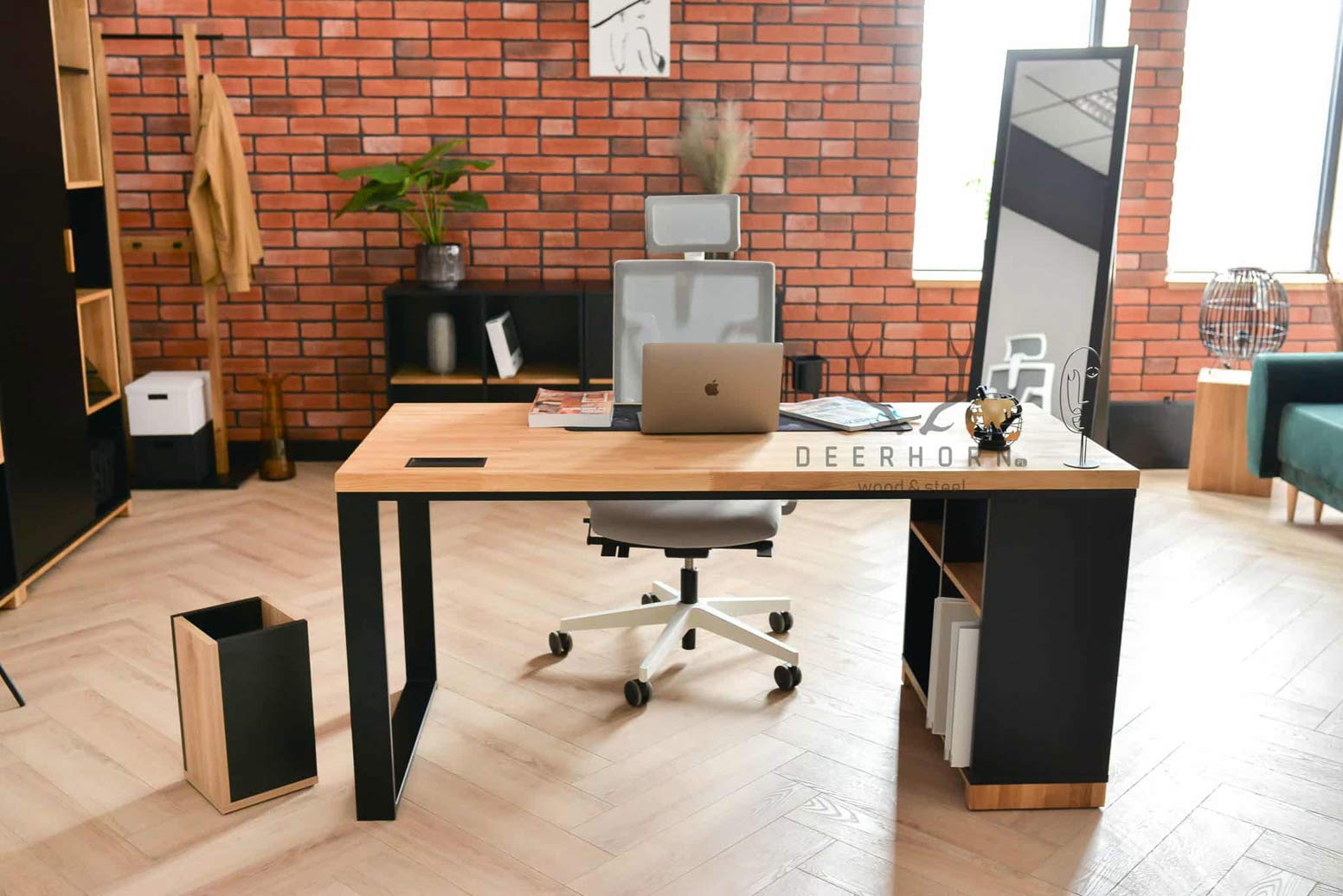 desk_loft_industrial průmyslový stůl v podkroví