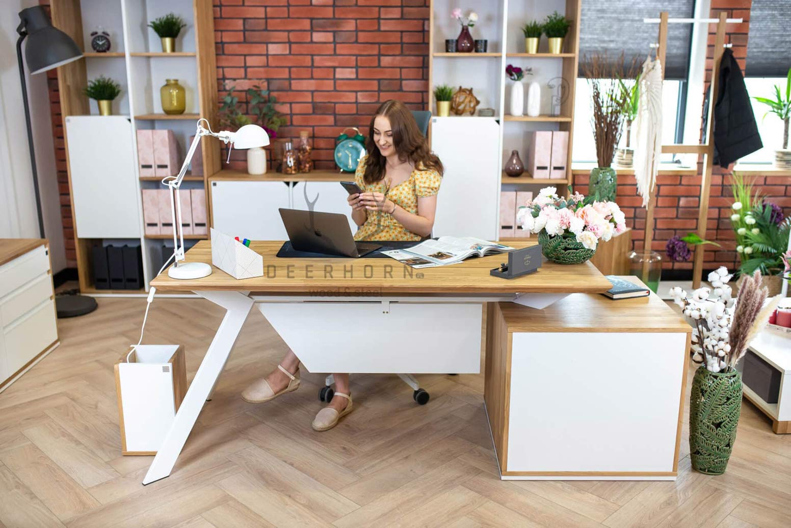 white_female_desk stůl pro bílé ženy