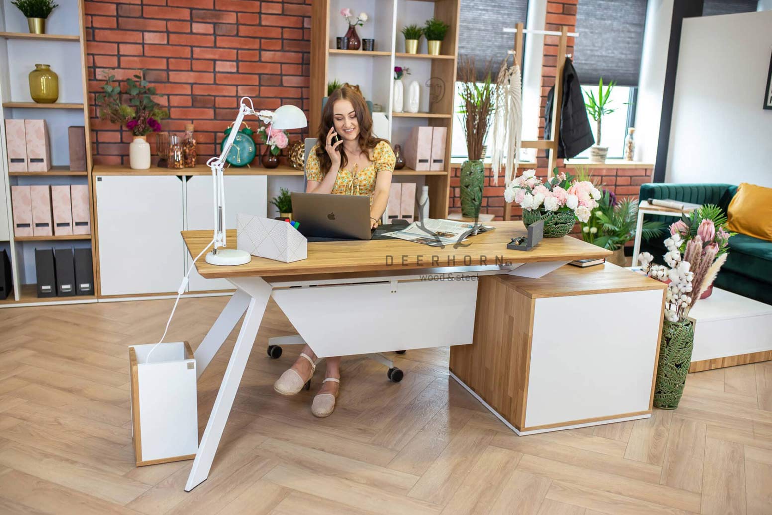 desk_female stůl pro ženy