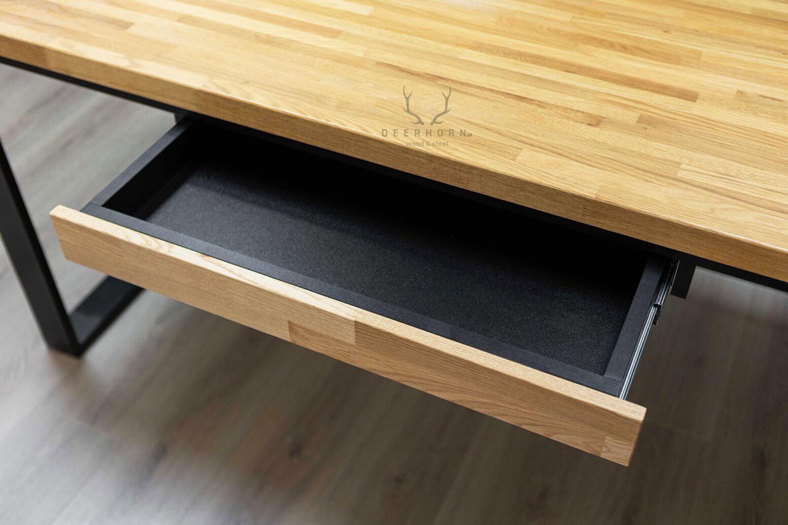 Dřevěné zásuvky zásuvka s dřevěnou deskou