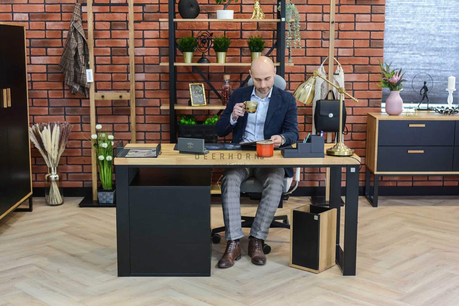 computer_desk počítačový stůl