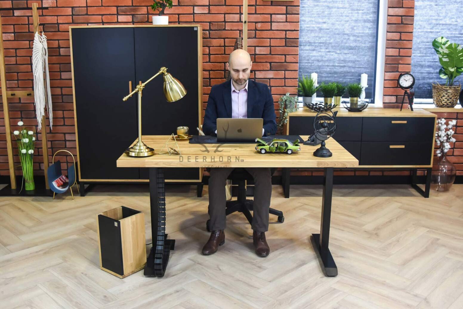 desk_adjustable_eleketry elektricky nastavitelný stůl