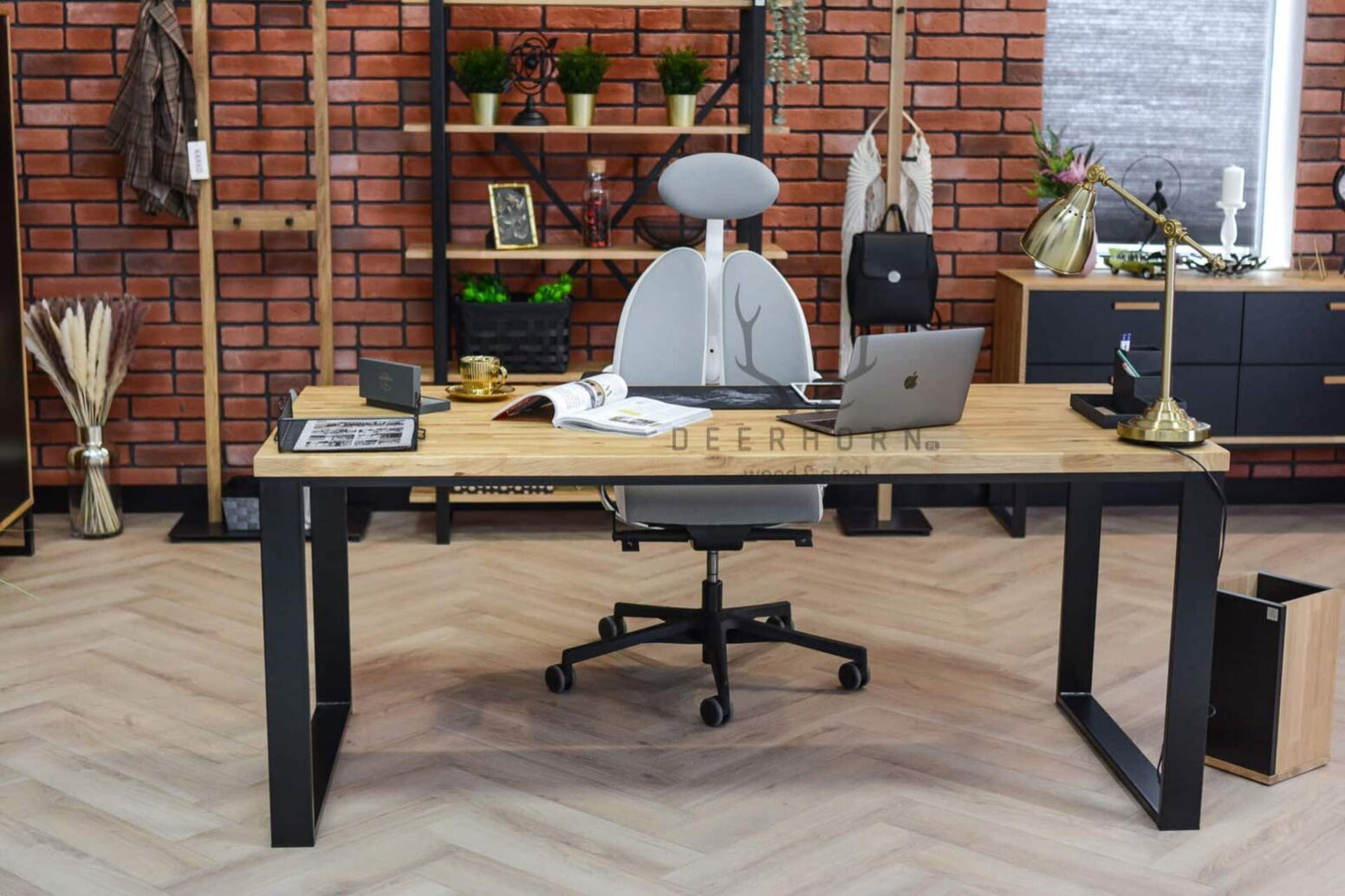 fashion_desk_loft módní stůl v podkroví