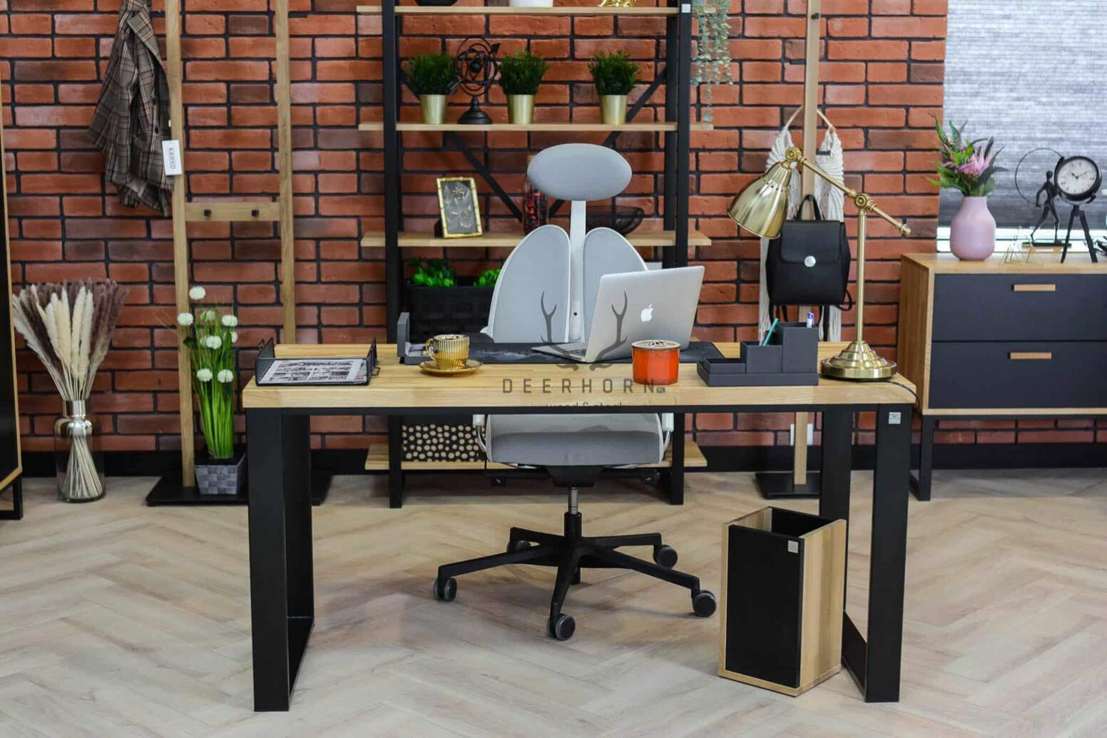 modern_desk_for_science moderní studijní stůl