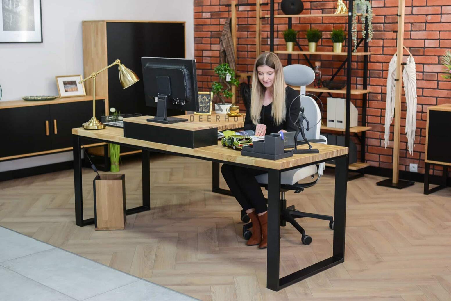 desk_countertop_with_wood_top rohový stůl s dřevěnou deskou