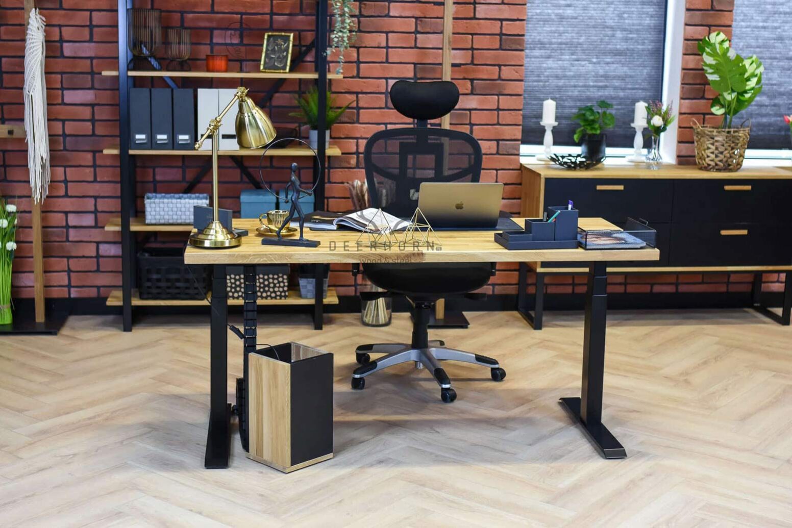 nastavitelný_desk_industrial nastavitelný průmyslový stůl