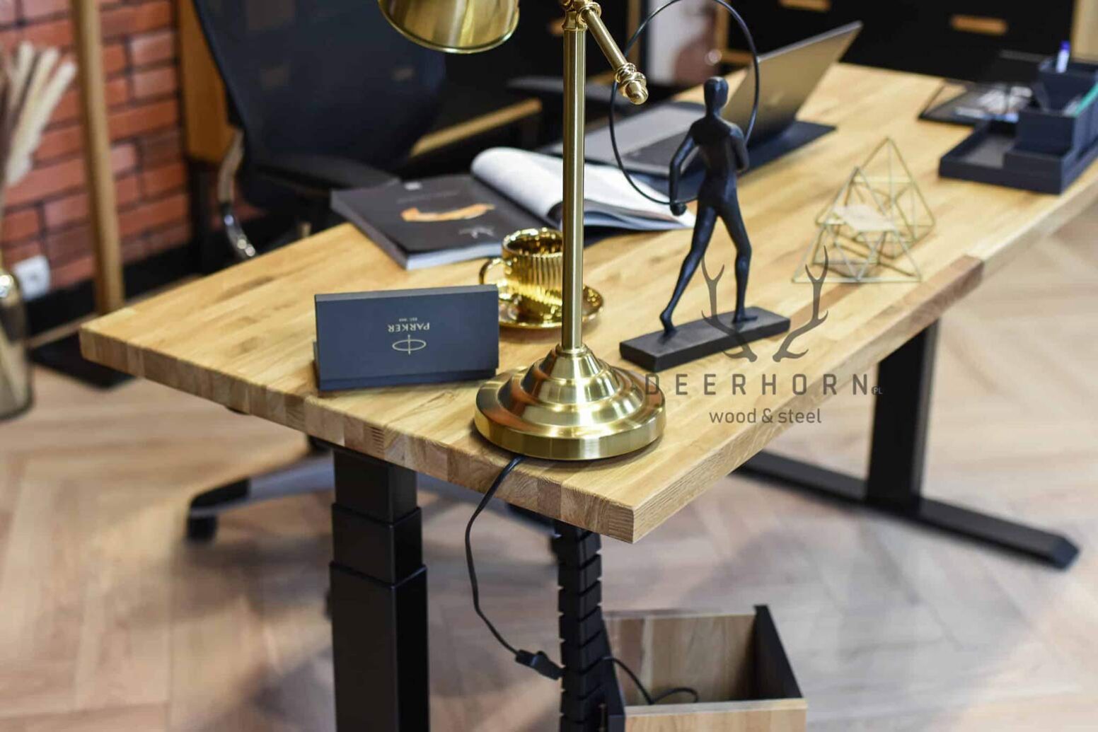 stable_desk_adjustable stabilní nastavitelný stůl