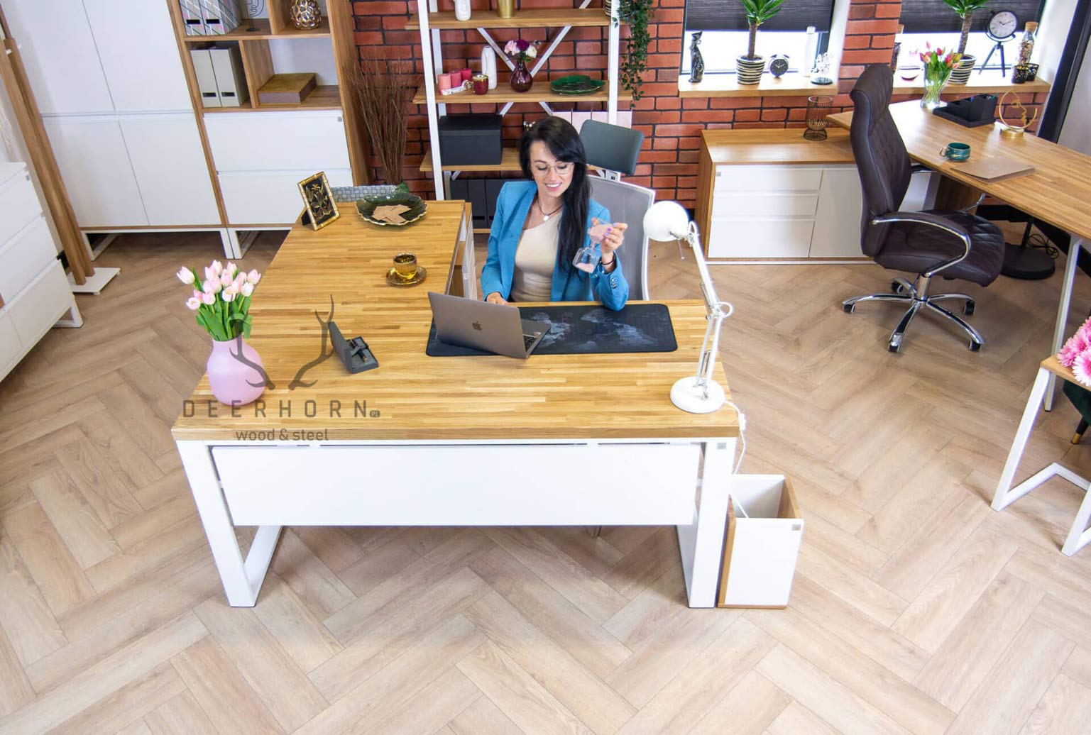 desk_for_women stůl pro ženu