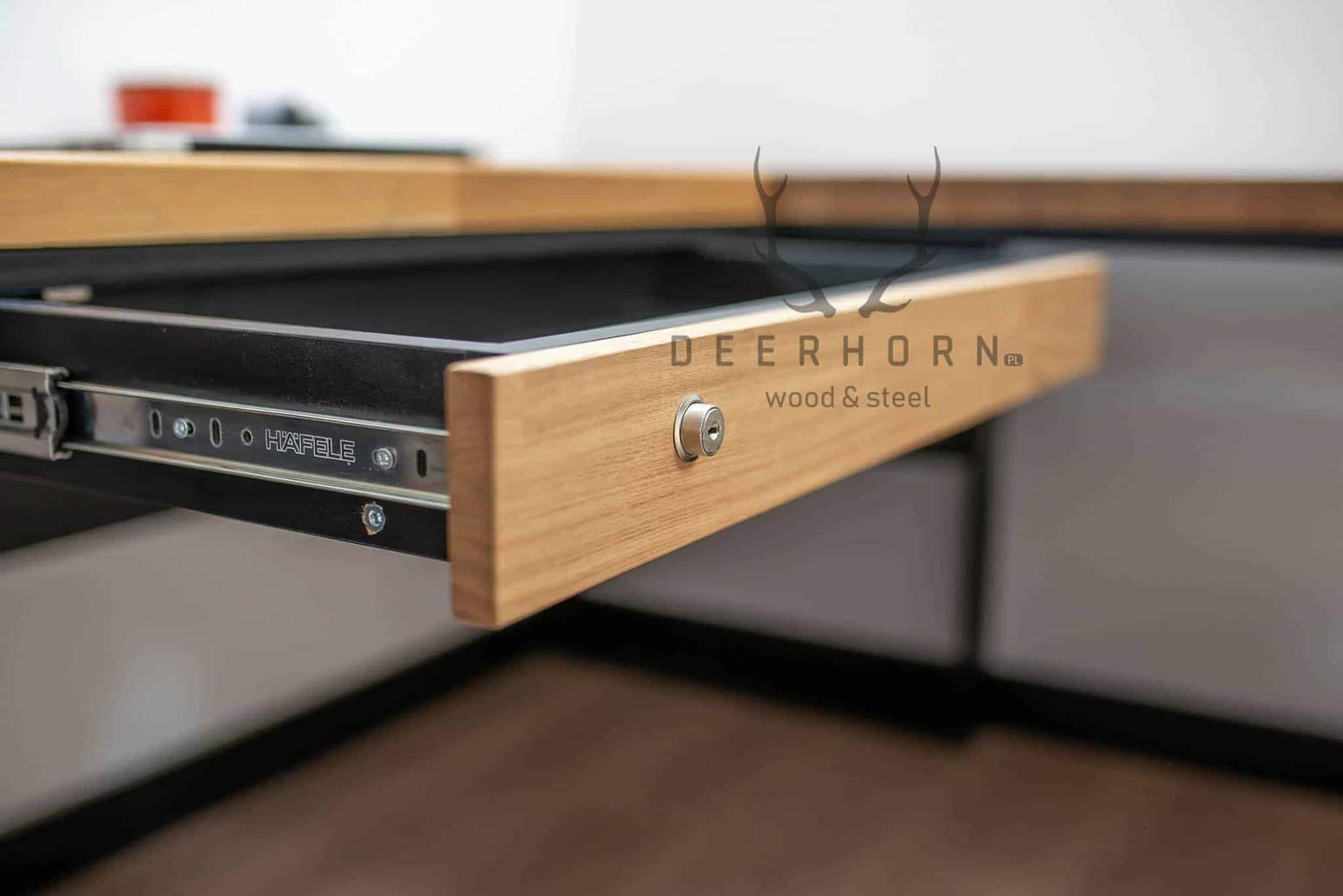 desk_with_drawer psací stůl se zásuvkou