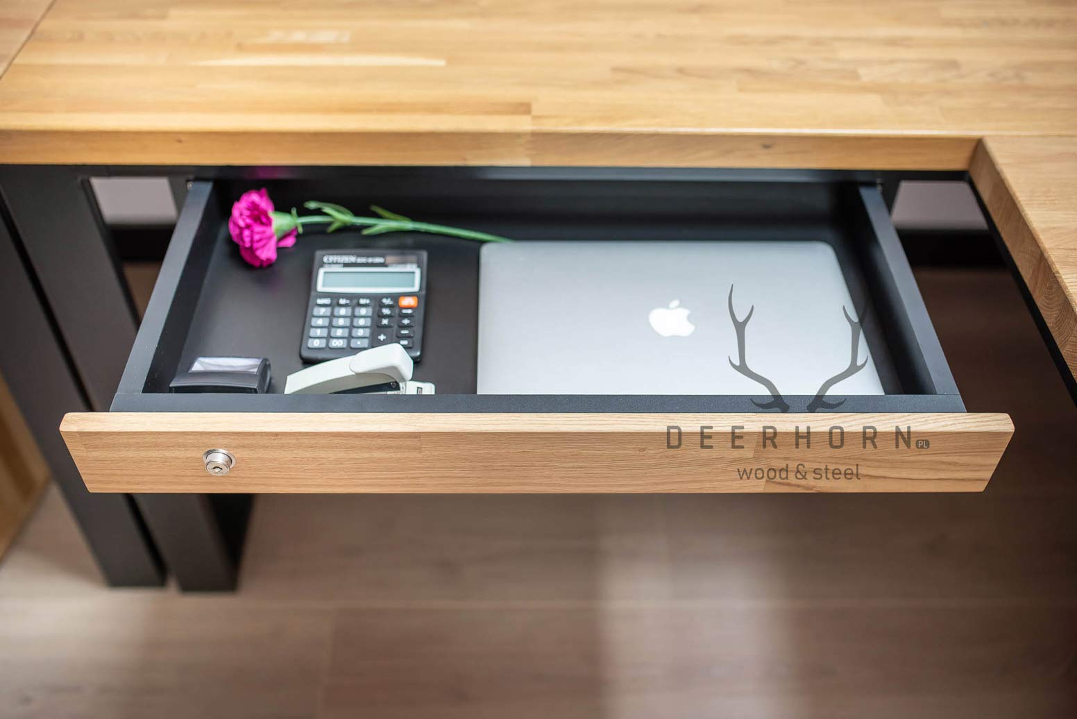 flat_drawer_to_desk plochá zásuvka psacího stolu