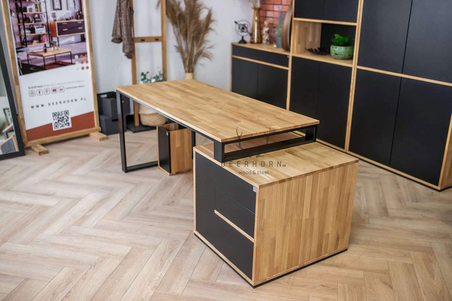 desk_loft_industrial průmyslový stůl v podkroví