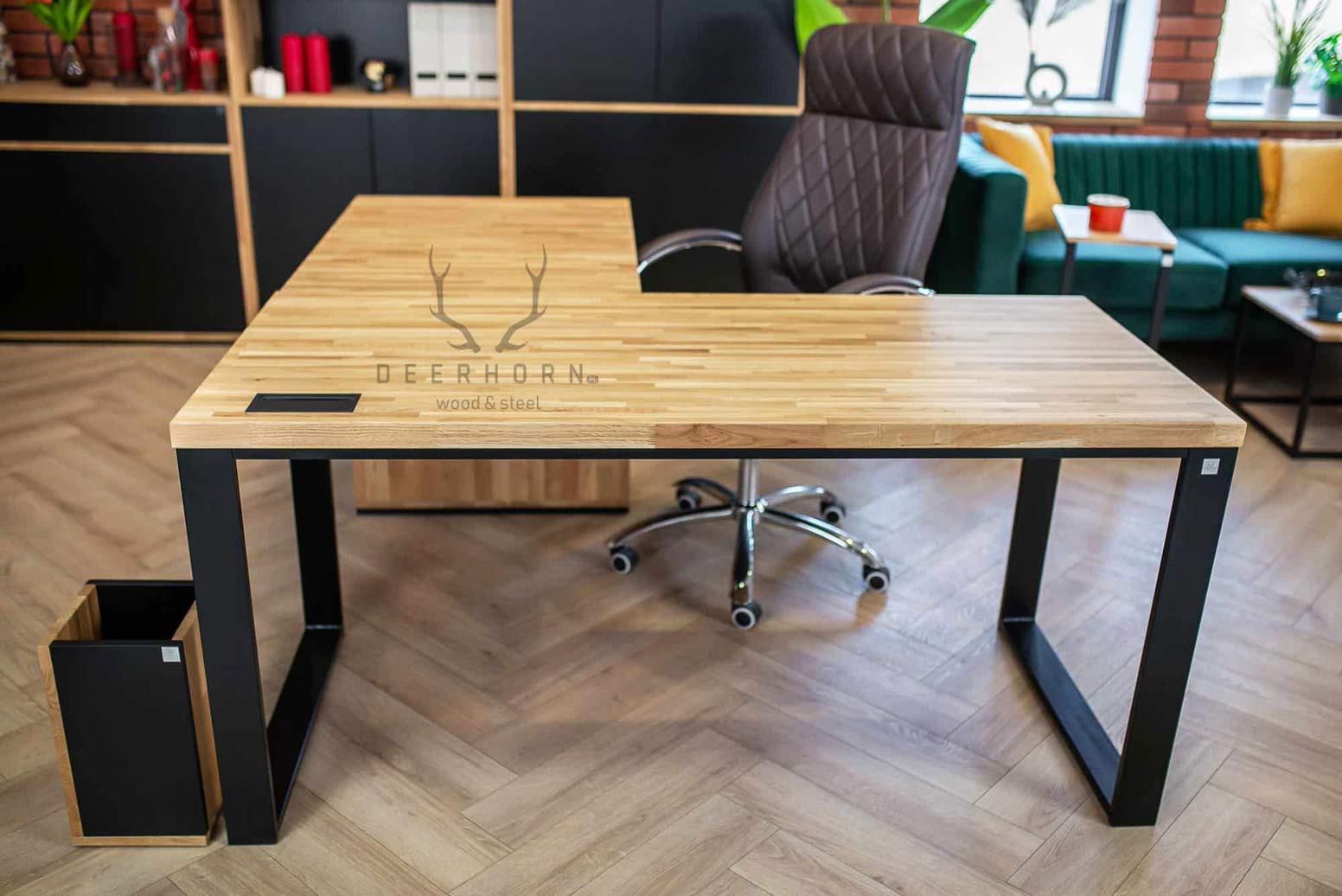 large_desk velký stůl