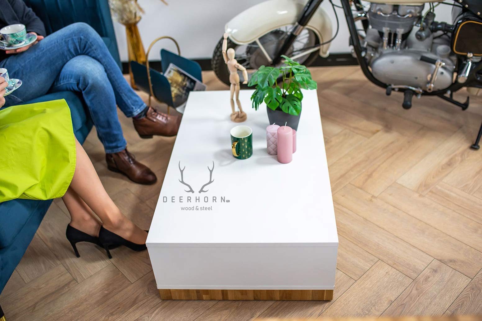 table_in_Scandinavian_style Stůl ve skandinávském stylu