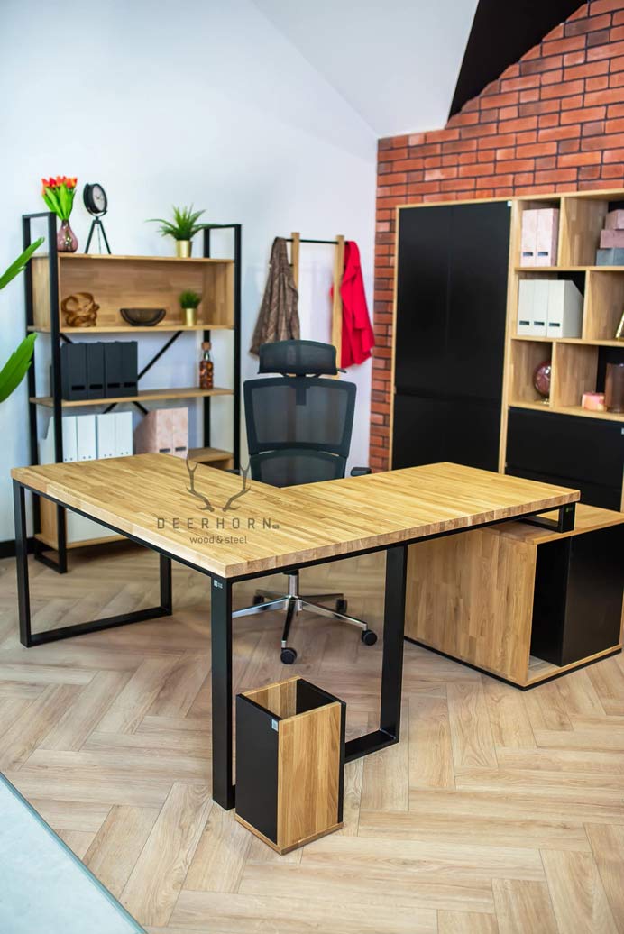 desk_debate_loft dubový stůl v podkroví