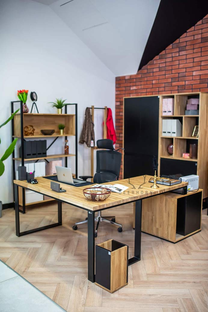desk_on_metal_legs stůl na kovových nohách