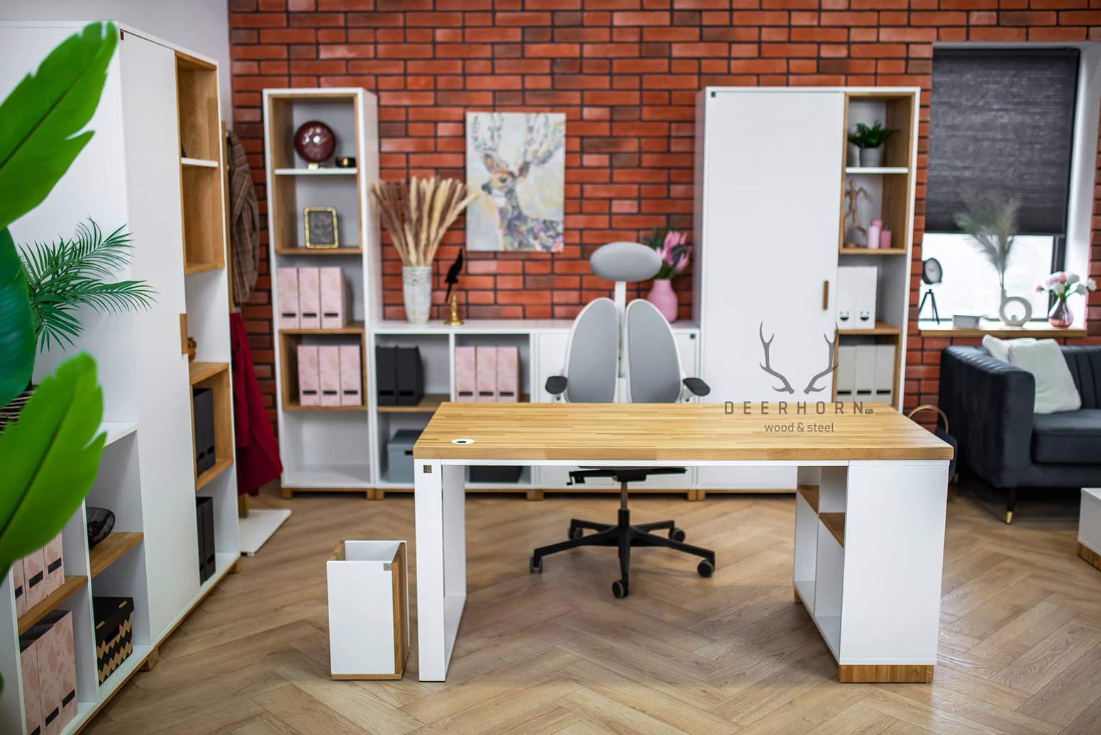 minimalist_desk minimalistický stůl