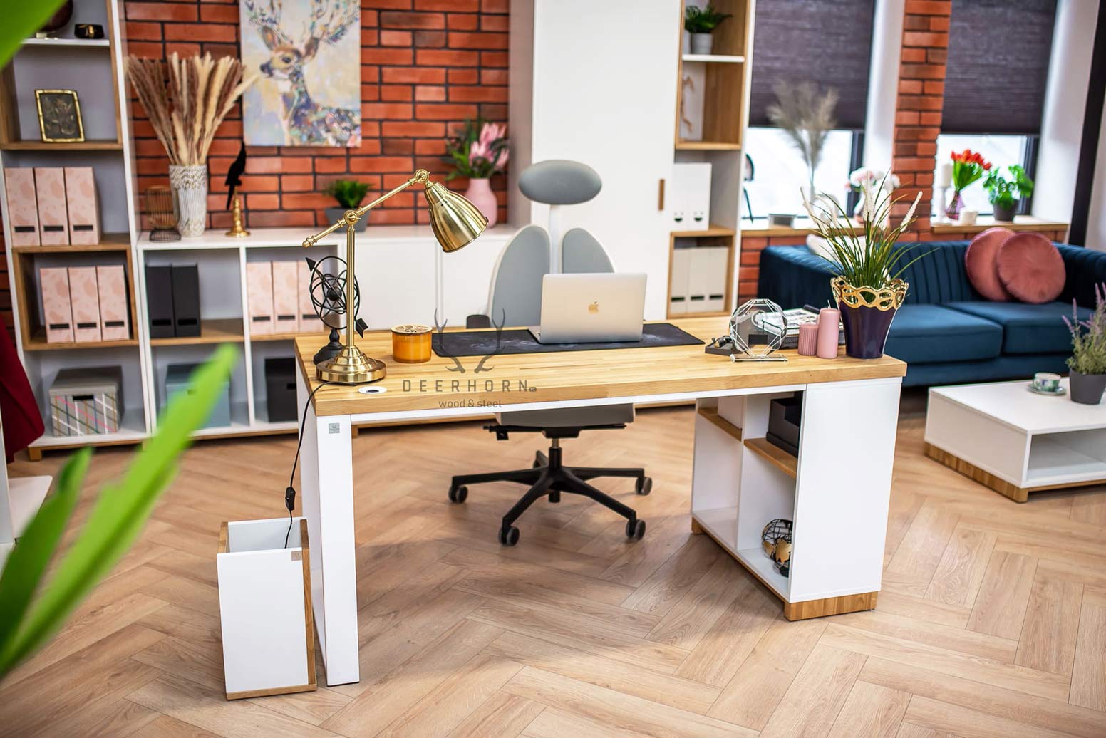 solid_desk pevný stůl