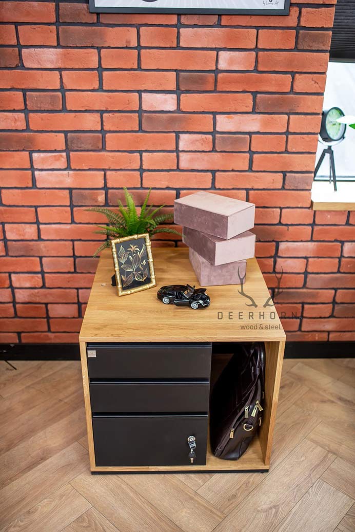 pedestal_wooden_loft podkrovní dřevěný podstavec