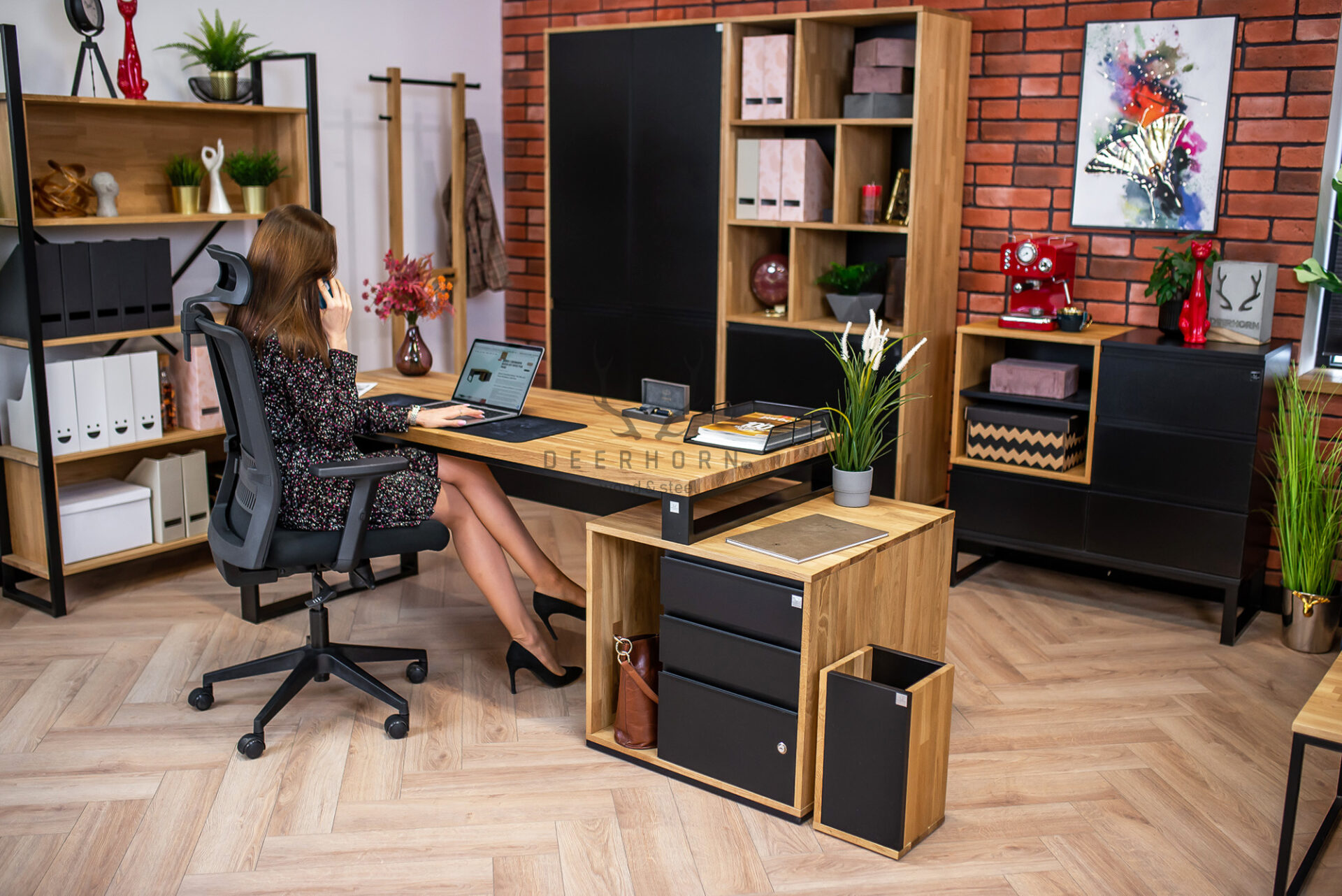 nábytek pro advokátní kancelář kancelářský stůl a další kancelářský nábytek