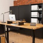výškově nastavitelné stoly s elektricky zvedanými deskami