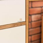 skříň z dubového dřeva a bílé desky