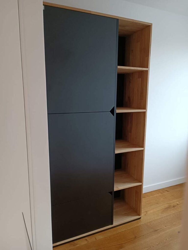 šatník do kanceláře